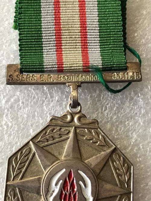 FULL SIZE SA RAILWAY POLICE STAR FOR FAITHFUL SERVICE(1980) AWARDED TO S./SERS E.R. BEZUIDENHOUT 15.