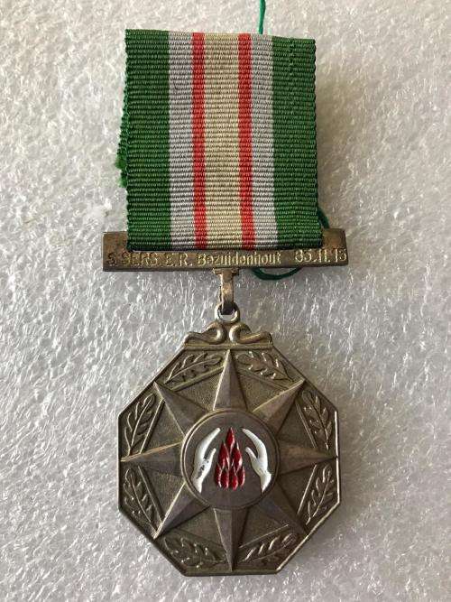 FULL SIZE SA RAILWAY POLICE STAR FOR FAITHFUL SERVICE(1980) AWARDED TO S./SERS E.R. BEZUIDENHOUT 15.