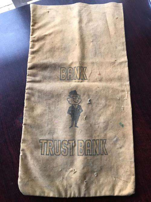 VINTAGE TRUST BANK BAG