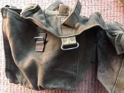 ORIGINAL OLIVE GREEN RHODESIAN KIDNEY POUCHES IN GOOD CONDITION