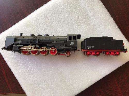 HO SCALE LIMA ITALY GERMAN DB 39243 STEAM LOCOMOTIVE WITH TENDER- 270 MM-COMPLETE CONDITION BUT NOT