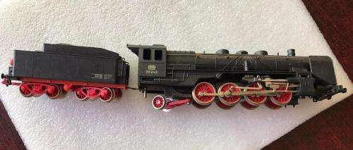 HO SCALE LIMA ITALY GERMAN DB 39243 STEAM LOCOMOTIVE WITH TENDER- 270 MM-COMPLETE CONDITION BUT NOT