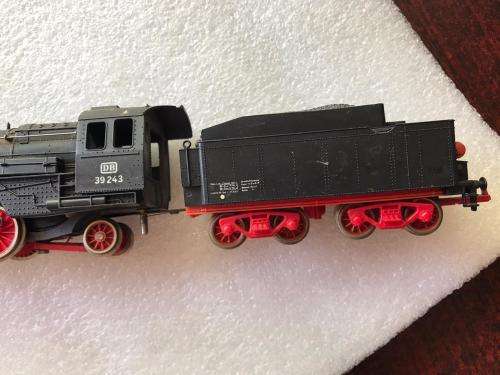 HO SCALE LIMA ITALY GERMAN DB 39243 STEAM LOCOMOTIVE WITH TENDER- 270 MM-COMPLETE CONDITION BUT NOT