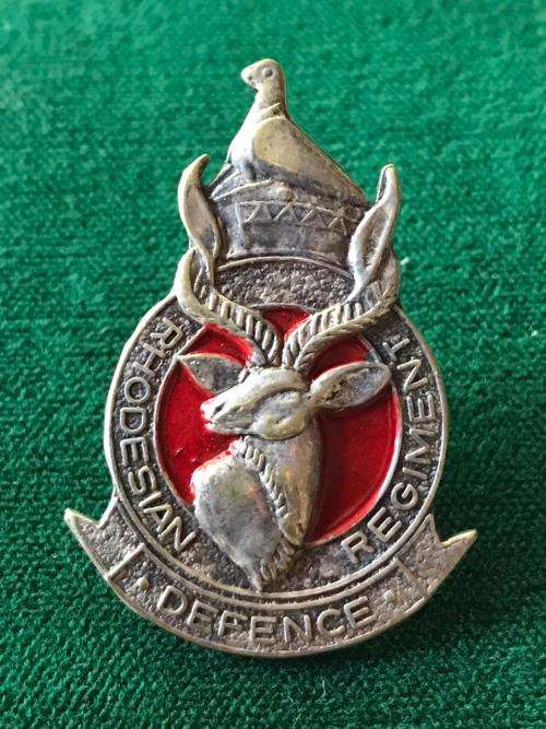 RHODESIAN DEFENCE REGIMENT CAP BADGE-SECOND PATTERN 1980- 2 LUGS