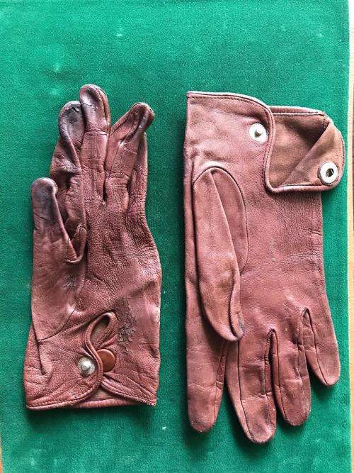 SADF OFFICERS CEREMONIAL PAIR OF LEATHER GLOVES