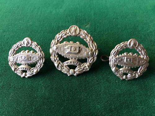 SA TANK CORPS CAP AND COLLARS-1941-43- LUGS INTACT