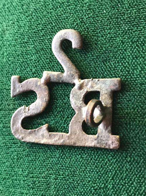 SECOND (MOUNTED)BRIGADE S.( 1916 GERMAN EAST AFRICA)SHEET METAL BRASS TITLE-THE CAP AND COLLAR BADGE