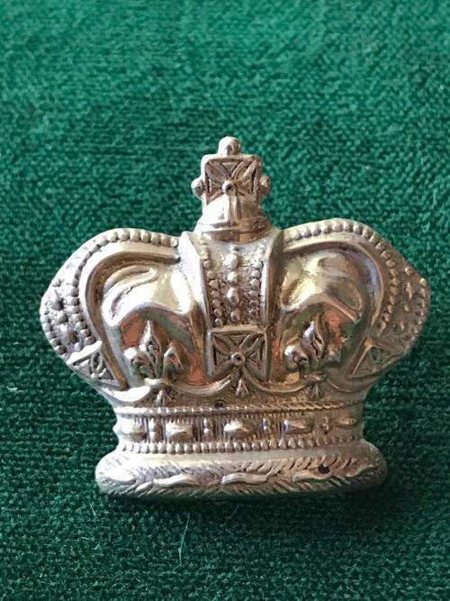 BOER WAR PERIOD,WHITE METAL,QUEEN VICTORIA CROWN (ROUNDED)- 2 LUGS