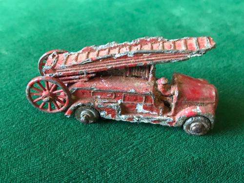 LESNEY MADE IN ENGLAND,FIRE TRUCK- BAD CONDITION