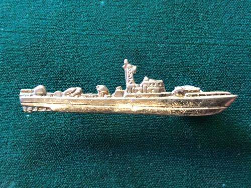 SA NAVY STRIKE CRAFT FLOTILLA BI/METAL BREAST BADGE-ONLY SELLING THE GILT STICK CRAFT PART-WREATH MI