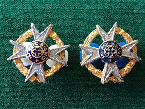 CHAPLAINS,BI-METAL,WITH ENAMEL CENTRE COLLAR BADGE PAIR-WORN 1956-1959- PINS INTACT