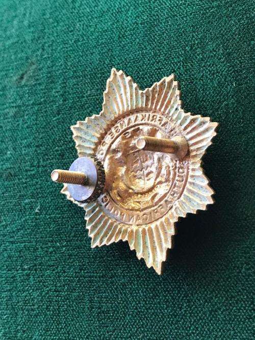 SA CAP BADGE-SOLID CENTRE WITH SCREW LUGS-MEASURES 35X42 MM