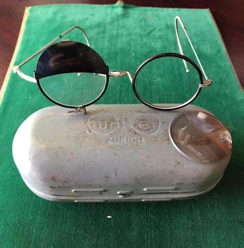 VINTAGE JUNKER/ZURICH/GERMAN MADE GLASSES WITH ORIGINAL TIN HOLDER