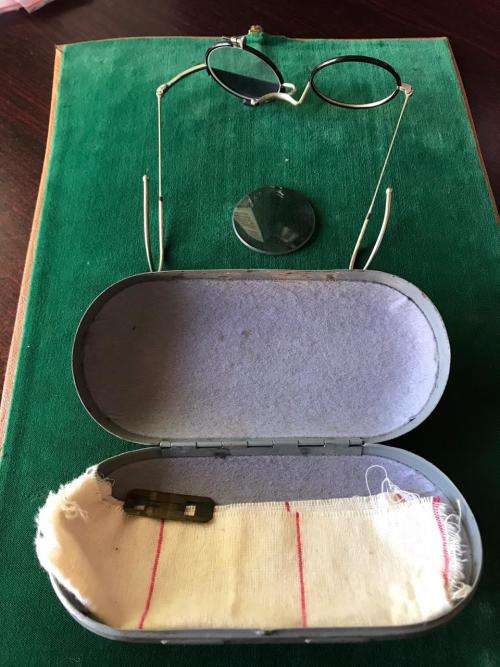 VINTAGE JUNKER/ZURICH/GERMAN MADE GLASSES WITH ORIGINAL TIN HOLDER