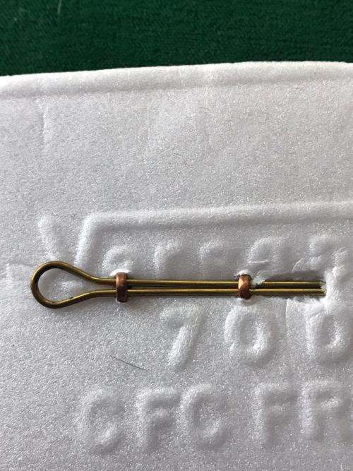 RHODESIAN BERET BADGE 4TH ANTI TANK BATTERY-1940-45- 2 LUGS