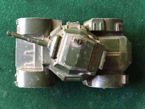 DINKY TOYS NO 670 ARMOURED CAR MADE IN ENGLAND BY MECCANO-ORIGINAL TYRES AND PAINT