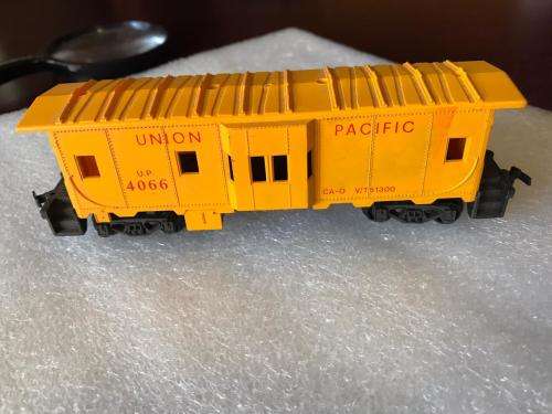 HO SCALE BY LIMA ITALY UNION PASIFIC CABOOSE