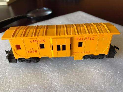 HO SCALE BY LIMA ITALY UNION PASIFIC CABOOSE