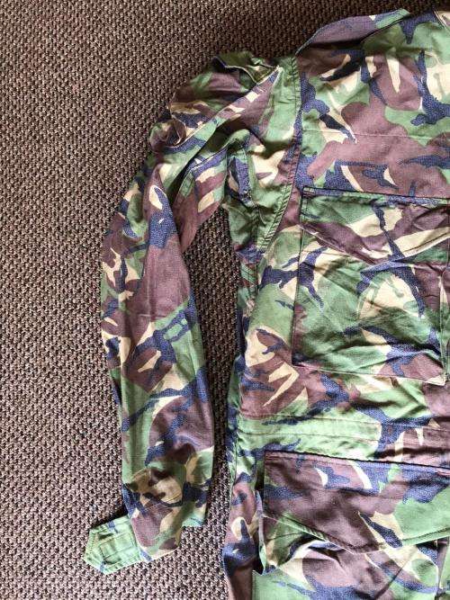ORIGINAL RECCE COPY TANZANIAN CAMO JACKET WITH HOOD-CONDITION MINT-SIZE MEDIUM-MEASURES 65CM ARMPIT