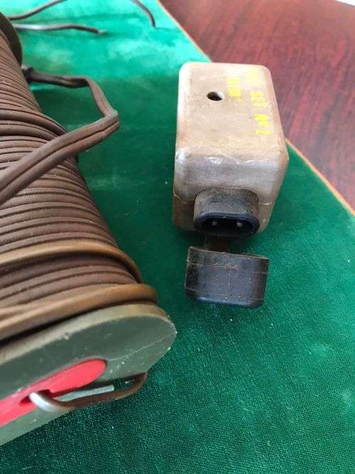 BORDER WAR FIRING DEVICE AND ELECTRIC BLASTING CAP ASSEMBLY FOR CLAYMORE MINE-INERT AND JUST FOR DIS