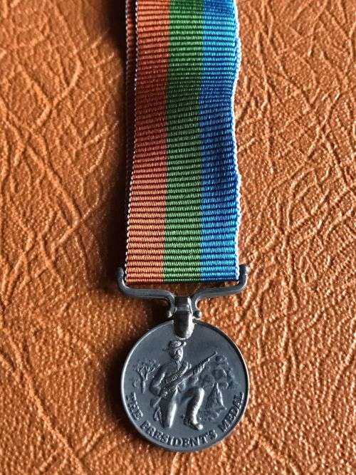 MINIATURE RHODESIA PRESIDENTS MEDAL FOR SHOOTING- ORIGINAL