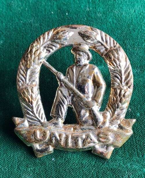 COMMANDOS GILT CAP BADGE-WORN 11963-1970- 2 LUGS