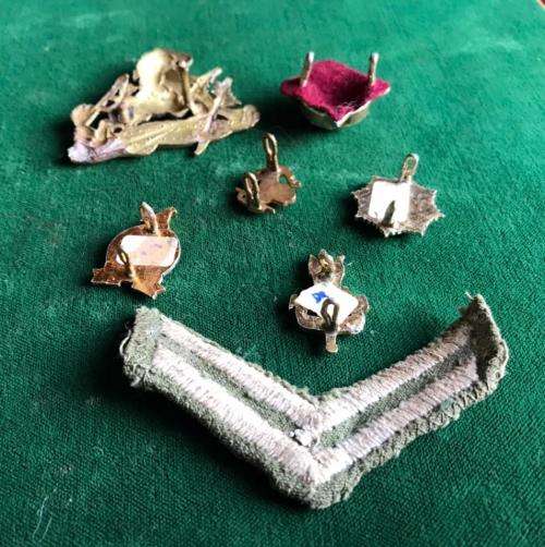 MIXED LOT OF RHODESIAN BADGES AND ONE RANK-7 SOLD TOGETHER