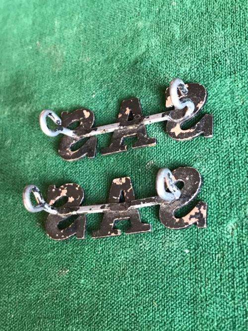 RHODESIA SAS TITLE PAIR-WORN 1970-1980- LUGS INTACT