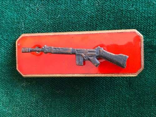 SA ARMY MARKSMAN,BREAST BADGE DARKENED RIFLE ON ENAMEL BACKING- ONE PIN
