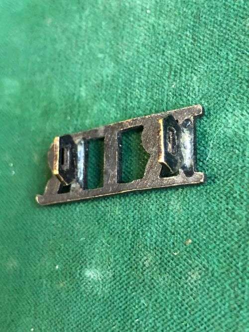 ROYAL IRISH RIFLES TITLE WORN PRE 1920- 2 LUGS