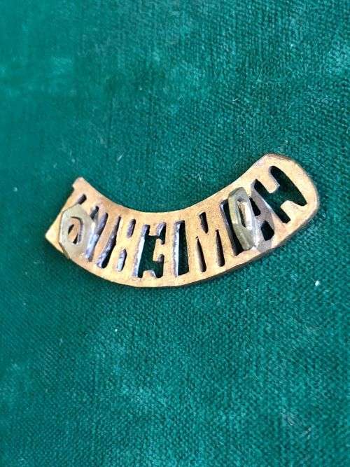 THE QUEENS OWN CAMERON HIGHLANDERS TITLE- WORN PRE 1924- 2 LUGS