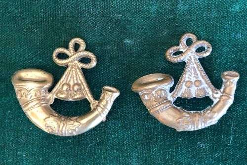 CORNWAL LIGHT INFANTRY PAIR OF COLLARS-WW1-LUGS COMPLETE