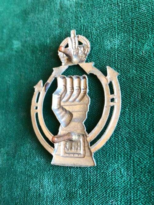ROYAL ARMOURED CORPS CAP BADGE-LATE WW2-1950`S- 2 LUGS- WHITE METAL