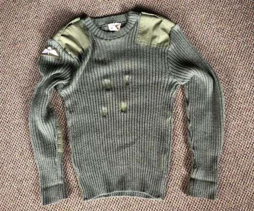 RHODESIAN MENS JERSEY SIZE LARGE-MEASURES 60CM ARMPIT TO ARMPIT-USED BUT GOOD CONDITION-BRITISH PARA