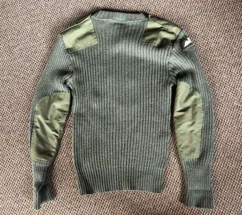 RHODESIAN MENS JERSEY SIZE LARGE-MEASURES 60CM ARMPIT TO ARMPIT-USED BUT GOOD CONDITION-BRITISH PARA