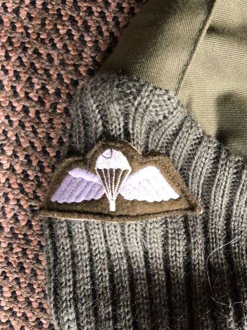 RHODESIAN MENS JERSEY SIZE LARGE-MEASURES 60CM ARMPIT TO ARMPIT-USED BUT GOOD CONDITION-BRITISH PARA