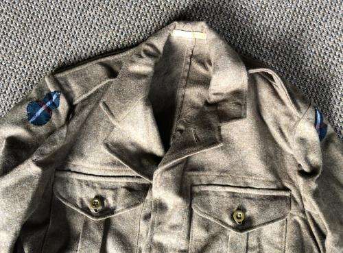 BUNNY JACKET FOR THE BRITISH ROYAL SCOTS FUSILIERS-SIZE MEDIUM-MEASURES 50 CM ARMPIT TO ARMPIT-QUITE