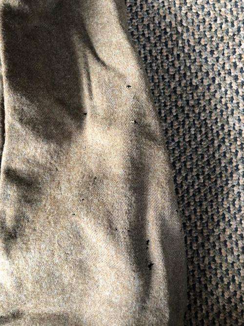 BUNNY JACKET FOR THE BRITISH ROYAL SCOTS FUSILIERS-SIZE MEDIUM-MEASURES 50 CM ARMPIT TO ARMPIT-QUITE