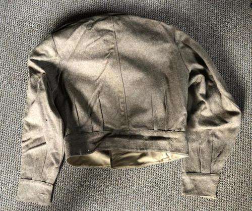 BUNNY JACKET FOR THE BRITISH ROYAL SCOTS FUSILIERS-SIZE MEDIUM-MEASURES 50 CM ARMPIT TO ARMPIT-QUITE