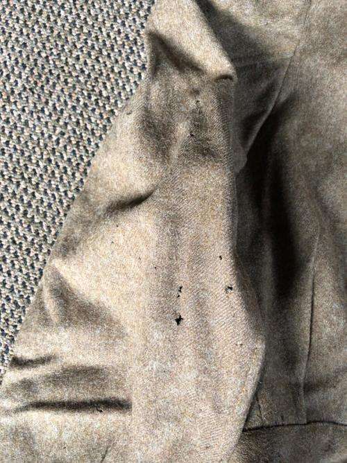 BUNNY JACKET FOR THE BRITISH ROYAL SCOTS FUSILIERS-SIZE MEDIUM-MEASURES 50 CM ARMPIT TO ARMPIT-QUITE