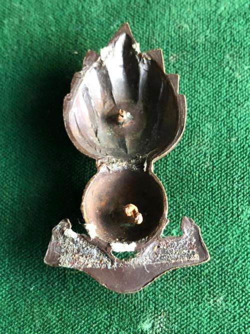 TRANSVAAL HORSE ARTILLERY BRASS COLLAR BADGE- NO LUGS