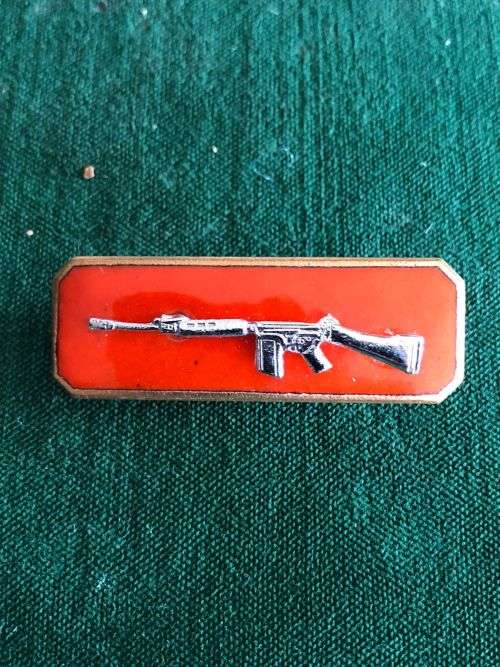 SA ARMY SHARPSHOOTER QUALIFICATION BREAST BADGE-ENAMEL BACKING- 2 PINS