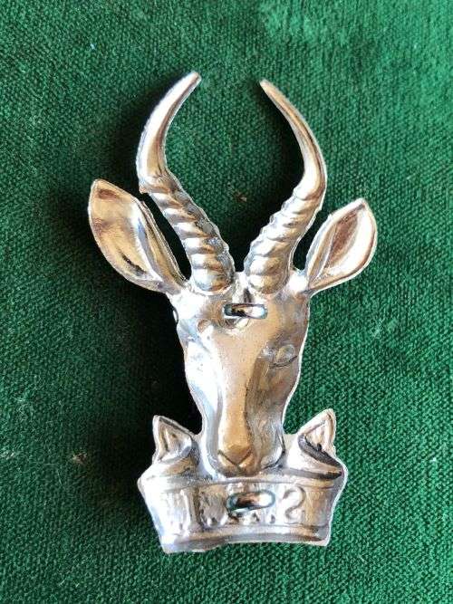 SA INFANTRY CORPS LARGE,CHROME CAP BADGE-WORN POST 1976- 2 LUGS