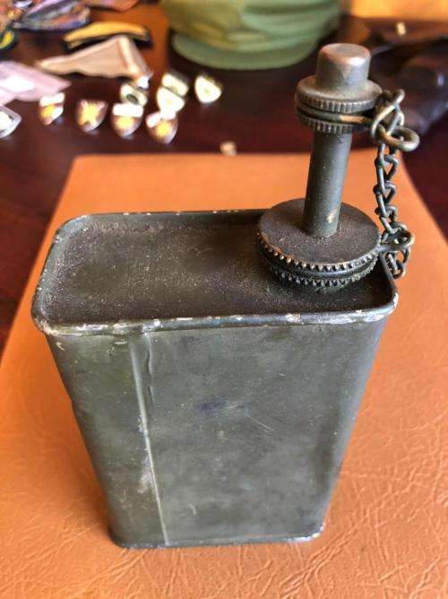 BROWNING MG OIL BOTTLE-VERY GOOD CONDITION WITH NO RUST-COMPLETE-HEIGHT 16,5 CM-BASE MEASURES 8X4 CM