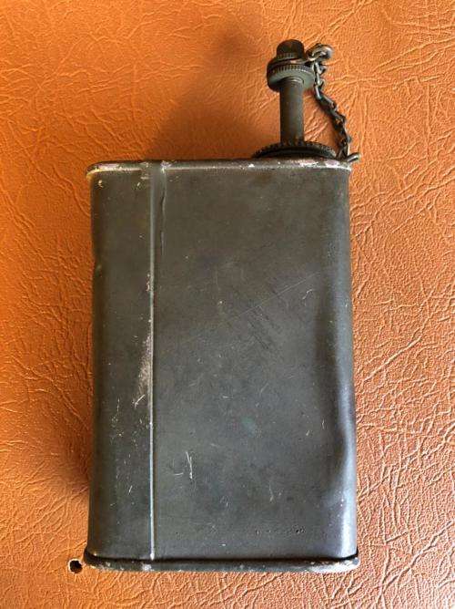 BROWNING MG OIL BOTTLE-VERY GOOD CONDITION WITH NO RUST-COMPLETE-HEIGHT 16,5 CM-BASE MEASURES 8X4 CM