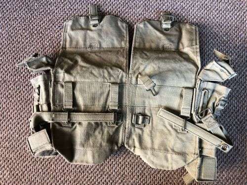 RHODESIAN BUSH WAR PERIOD,KIDNEY POUCHES PATTERN 64-ORIGINAL COMBAT USED-MANUFACTURERS MARKINGS-OLIV