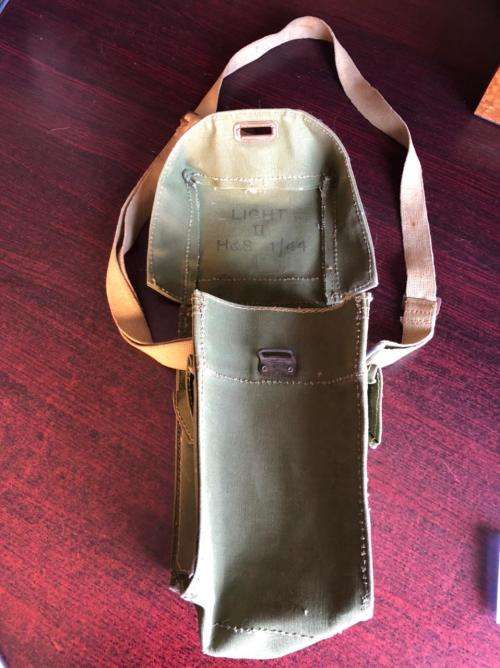 WW2 LIGHT SERVICE RESPIRATOR POUCH-GREEN WATER PROOF CANVAS POUCH THAT COULD EITHER SLUNG OVER THE S