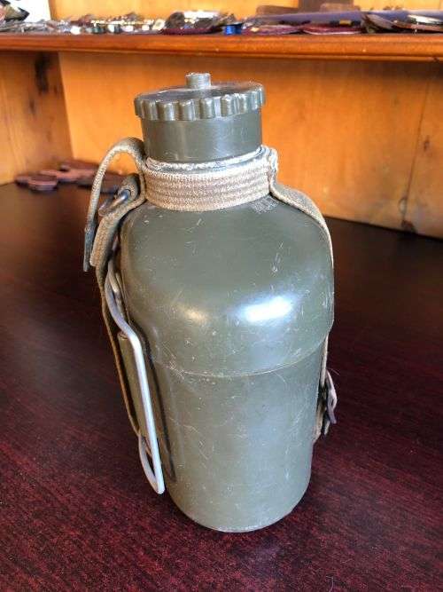 RHODESIAN BUSH WAR PERIOD WATER BOTTLE-COMPLETE CONDITION