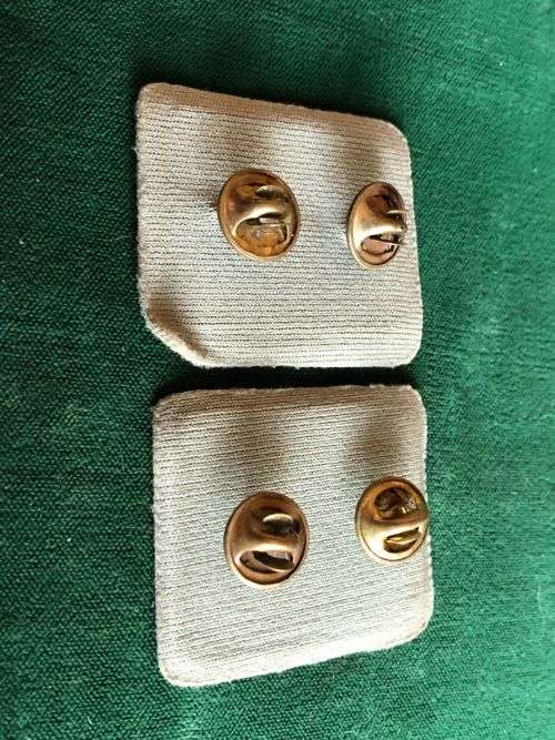 SANDF RANK INSIGNIA PAIR FOR STAFF SERGEANT-EACH WITH 2 PINS