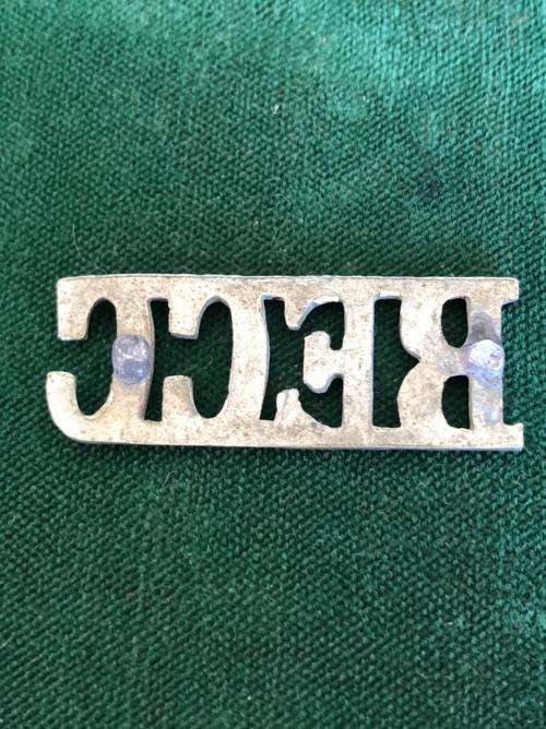 WHITE METAL TITLE FOR UNIDENTIFIED SA SCHOOL CADET CORPS- NO LUGS